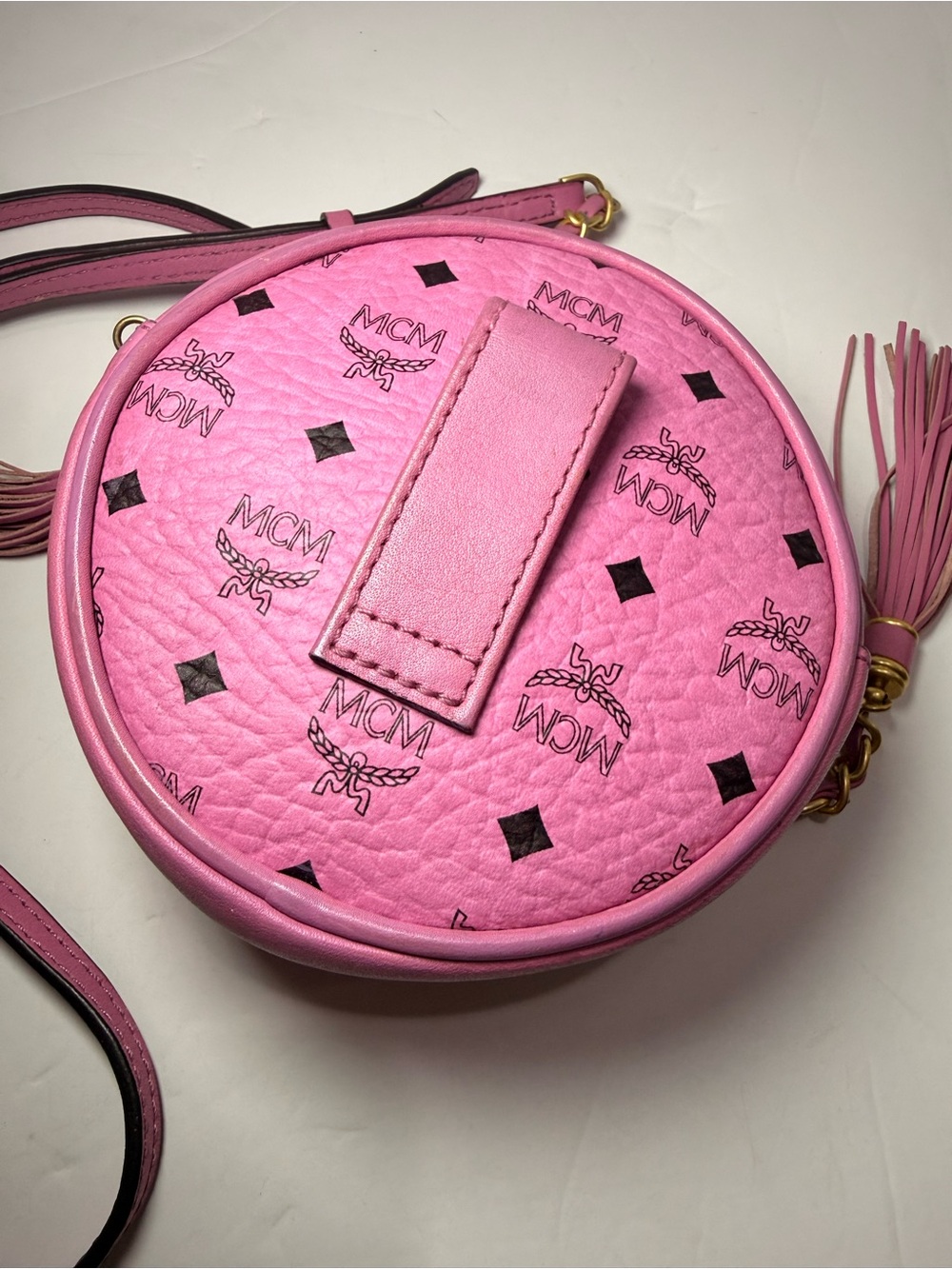MCM Pink Rabbit Round Crossbody Tambourine Bag Visetos Tassel Chain Rare - Picture 5 of 13